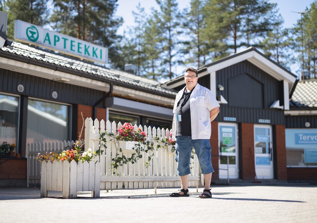 Apteekkari Petteri Pietikäinen hyödynsi apteekkiensa järjestelmänvaihdoksessa MAXX Polku -palvelukokonaisuutta.