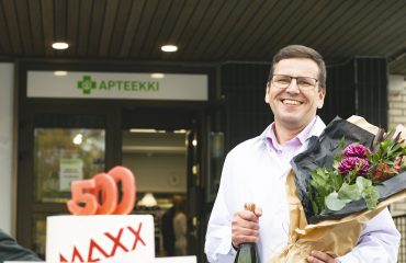 Mynämäen Keskusapteekin apteekkari Jan-Peter Malmén apteekkiammattilaisineen sai käyttöönsä järjestyksessään 500. MAXX-ohjelmiston.
