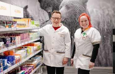 Vuoden Opetusapteekki Porin Karhu Apteekki panostaa farmasistiopiskelijoiden työharjoitteluun.
