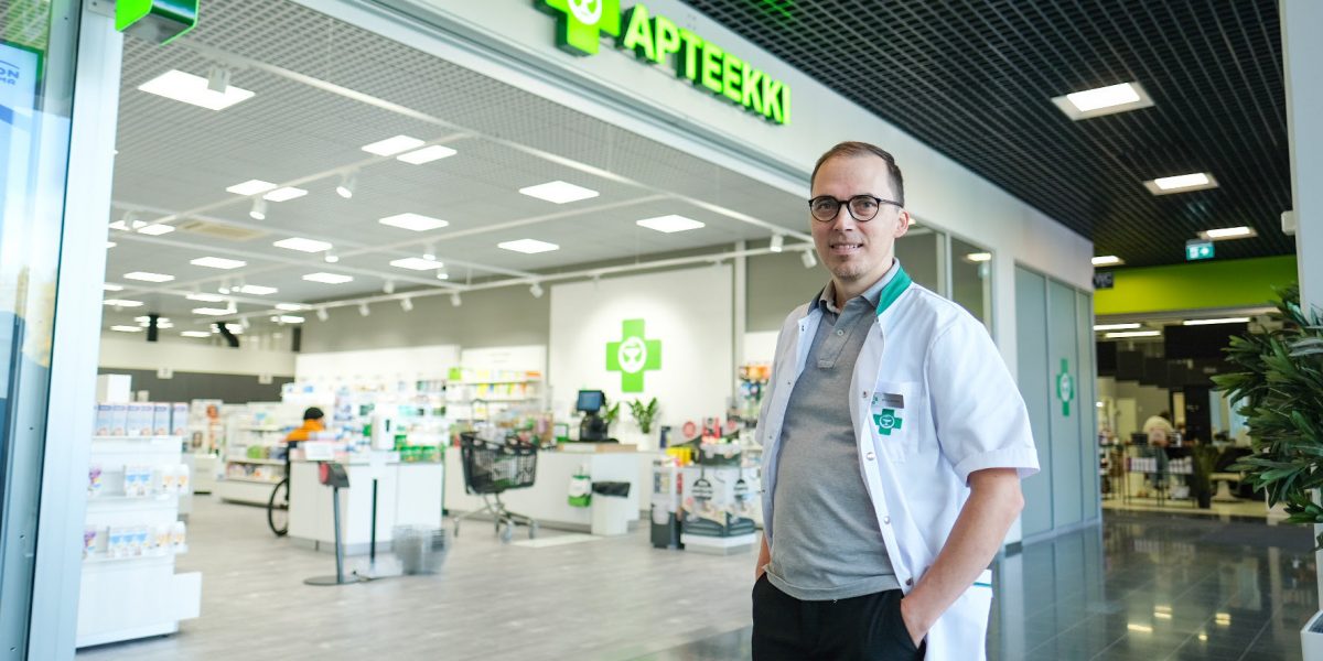 Apteekkari Juhani Mäntylä luotsaa Vantaan moderneinta apteekkia.