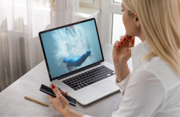 Sujuvan erikoistoiminnot webinaaritallenttena