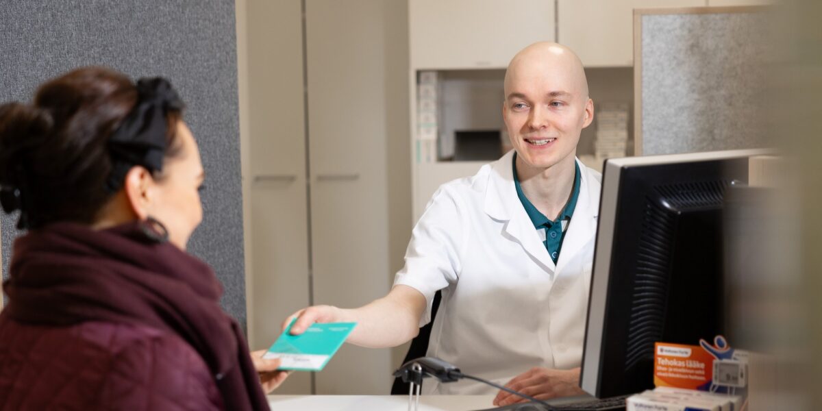 Rovaniemen Keskusapteekin proviisori Mikko Halkola