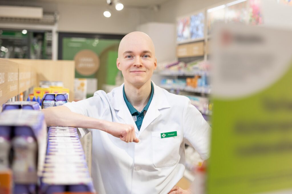 Rovaniemen Keskusapteekin proviisori Mikko Halkola