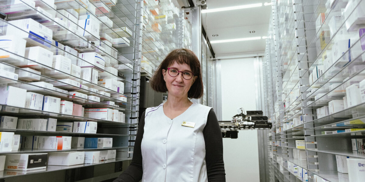 Lempäälän Keskus Apteekin varastomestari-farmaseutti Veera Siltari 